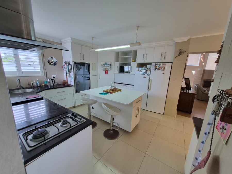 3 Bedroom Property for Sale in Boggomsbaai Western Cape